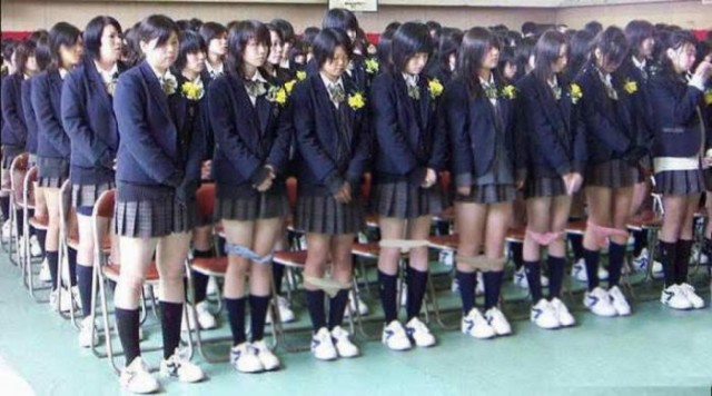 Por qué les revisan la ropa interior a las colegialas japonesas